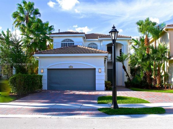 1675 NE 196th St , Miami, FL 33179