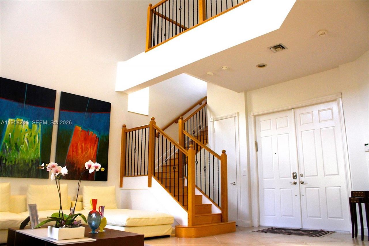 1675 NE 196th St , Miami, FL 33179 Photo