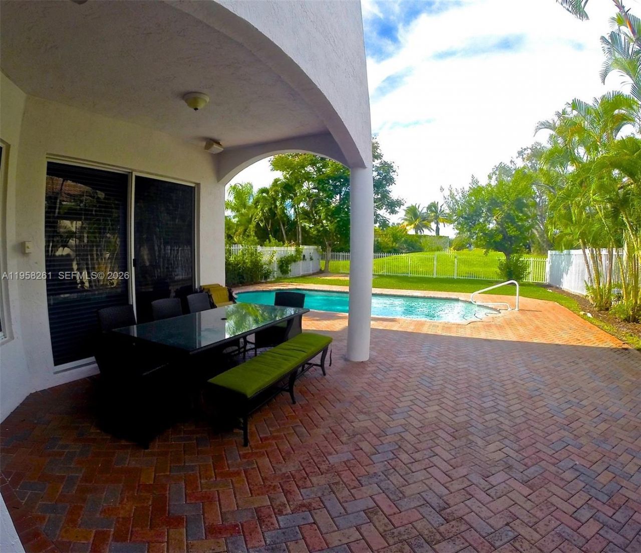 1675 NE 196th St , Miami, FL 33179 Photo