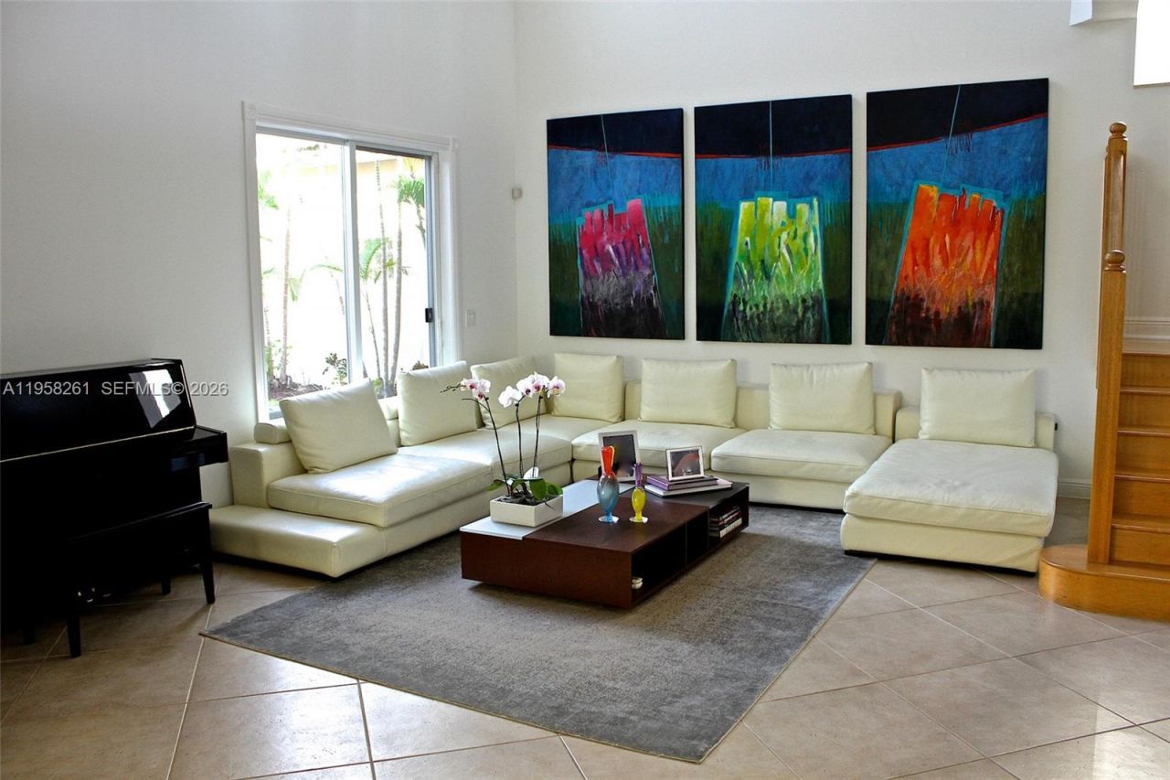 1675 NE 196th St , Miami, FL 33179 Photo