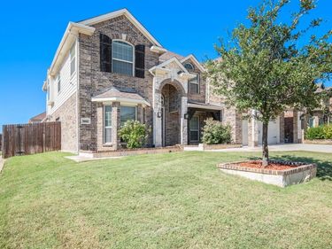 9801 Yellow Cup Drive, Fort Worth, TX 76177