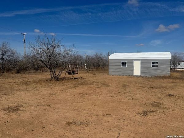 975 W Ave L, Christine, TX 78026