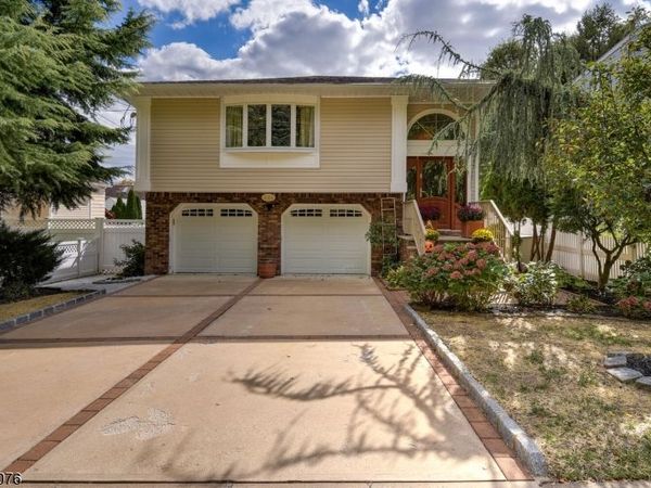 204 Gilbert Ave, Elmwood Park, NJ 07407