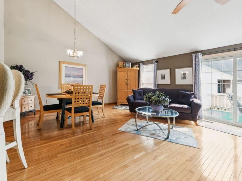 1083 Oak Bay Drive, Galloway, OH 43119 Photo 4