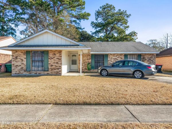 104 Plaza Village Drive, Lafayette, LA 70506