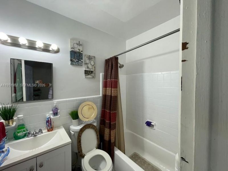 1786 NW 53rd St, Miami, FL 33142 Photo