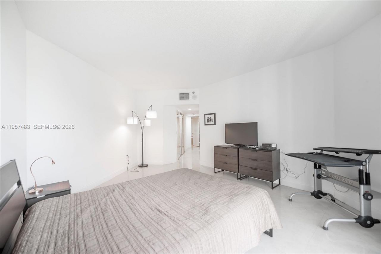 16445 Collins Ave, Unit 222, Sunny Isles Beach, FL 33160 Photo