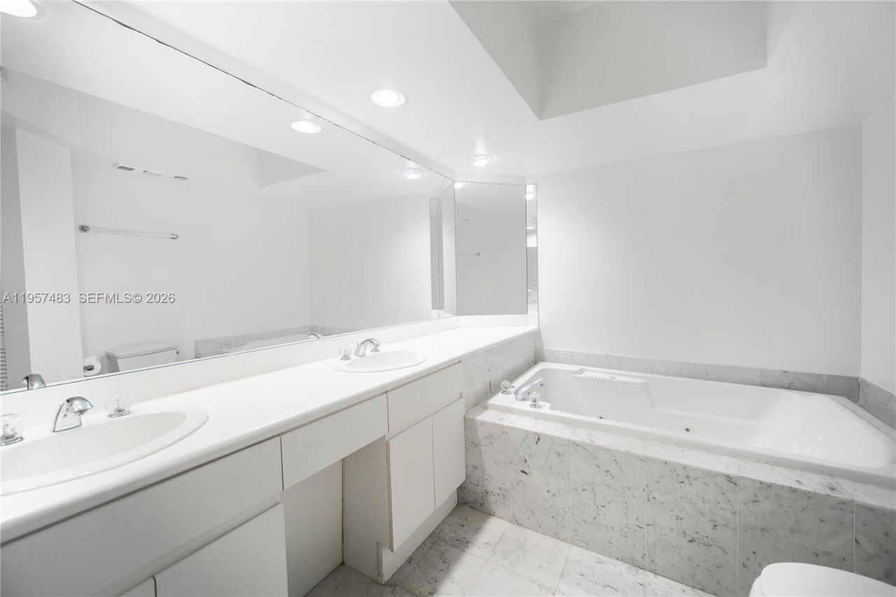 16445 Collins Ave, Unit 222, Sunny Isles Beach, FL 33160 Photo