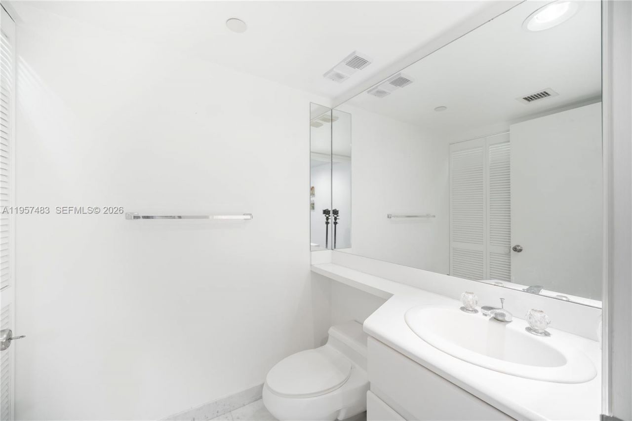 16445 Collins Ave, Unit 222, Sunny Isles Beach, FL 33160 Photo