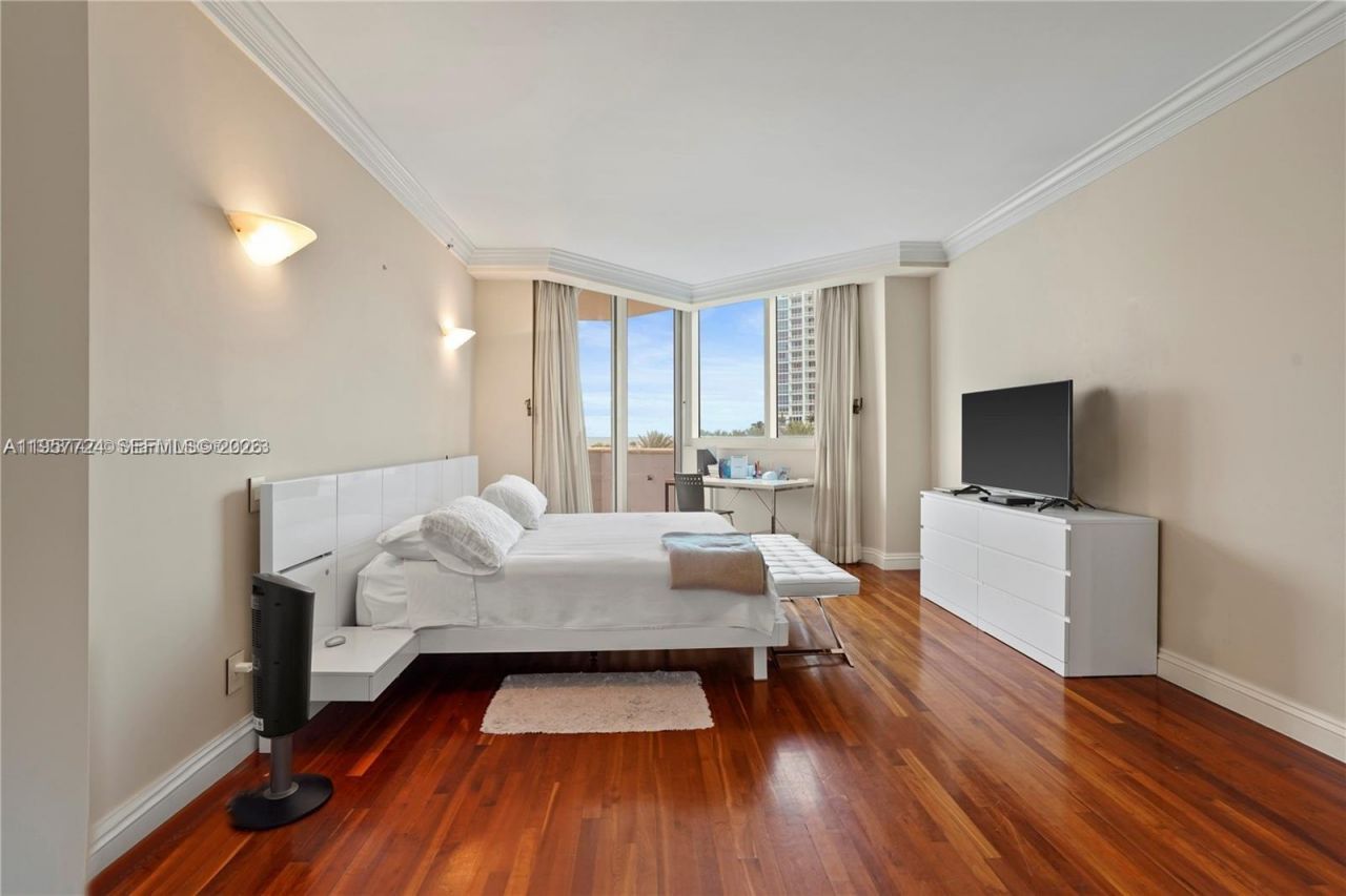 300 S Pointe Dr, Unit 605, Miami Beach, FL 33139 Photo