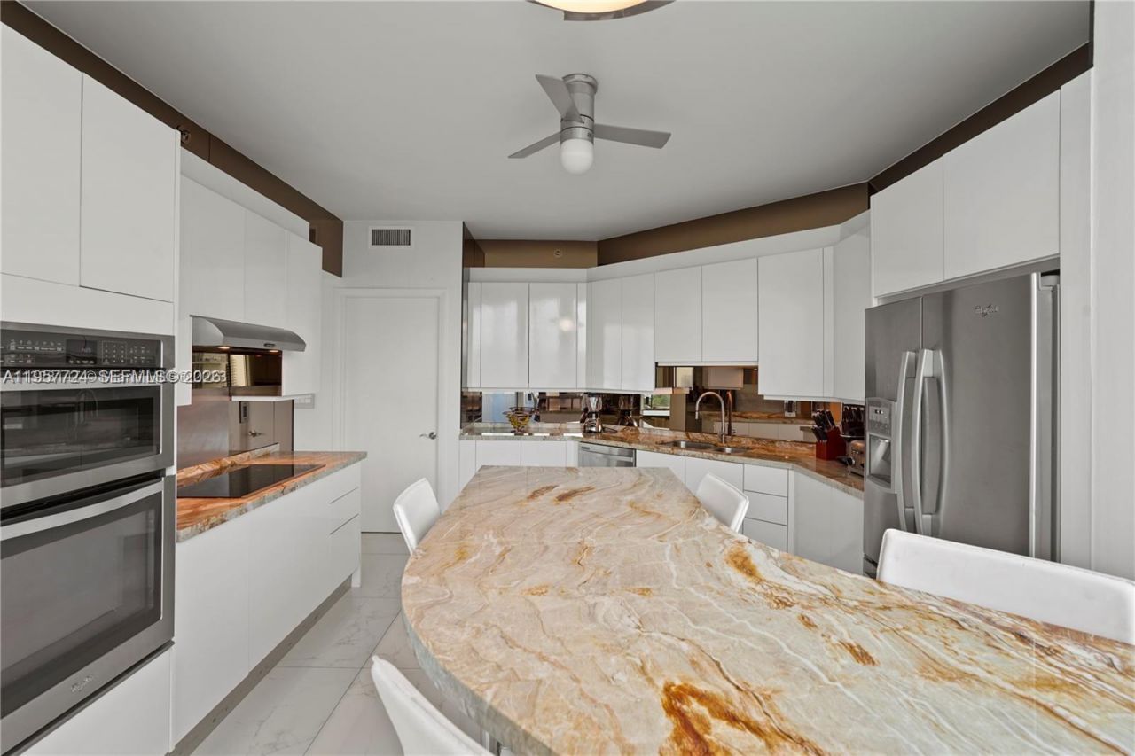 300 S Pointe Dr, Unit 605, Miami Beach, FL 33139 Photo