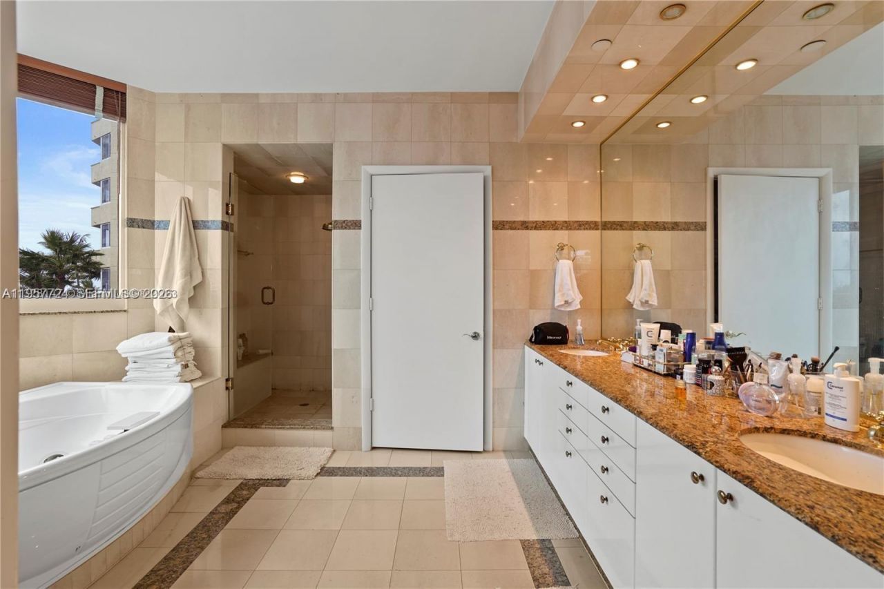 300 S Pointe Dr, Unit 605, Miami Beach, FL 33139 Photo