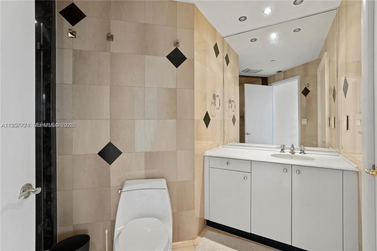 300 S Pointe Dr, Unit 605, Miami Beach, FL 33139 Photo