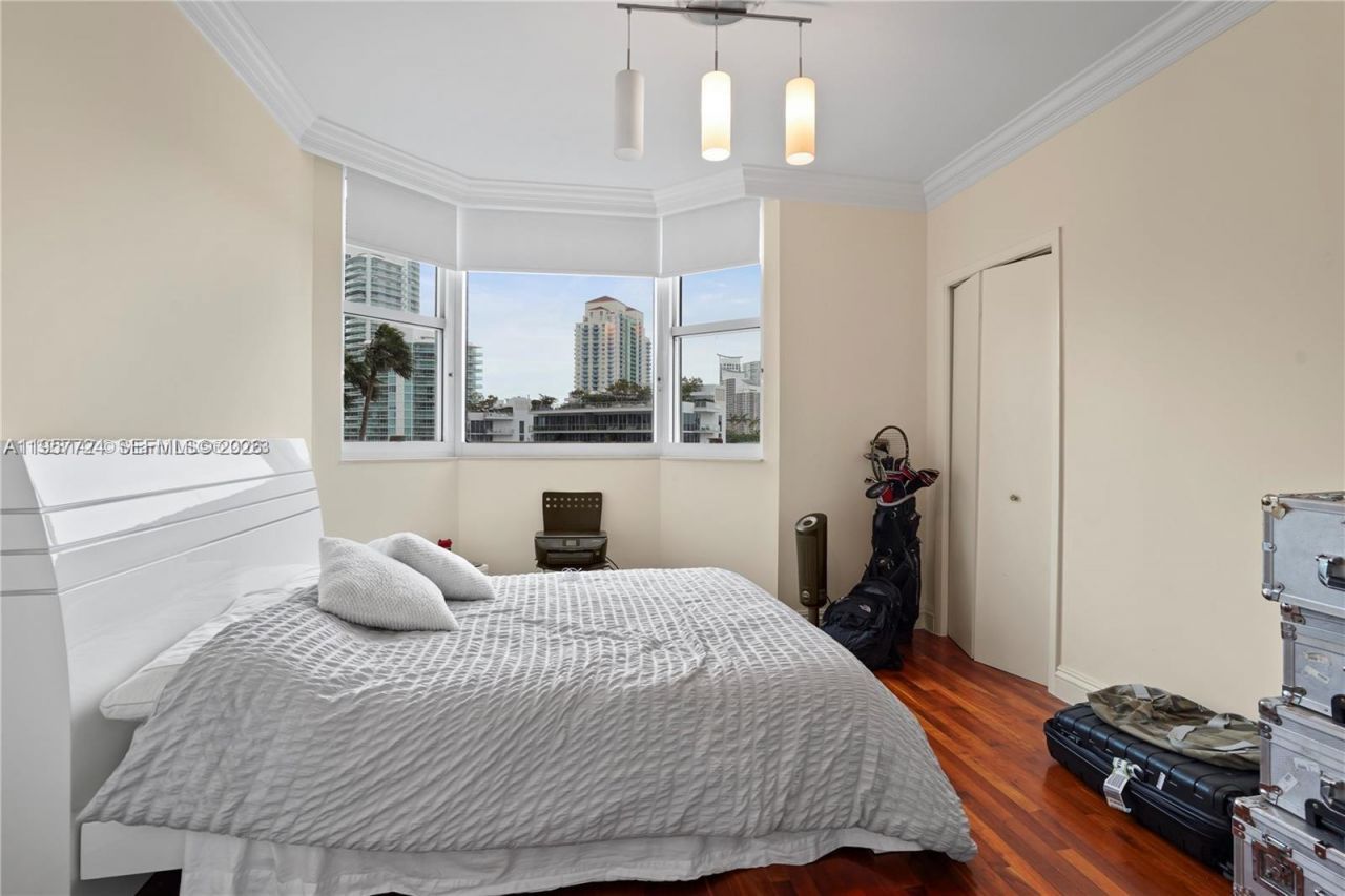 300 S Pointe Dr, Unit 605, Miami Beach, FL 33139 Photo