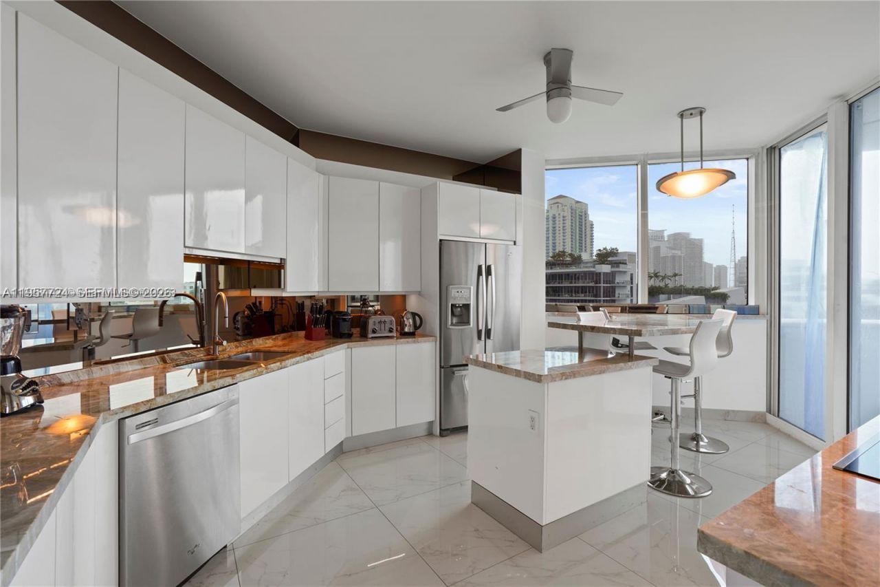 300 S Pointe Dr, Unit 605, Miami Beach, FL 33139 Photo