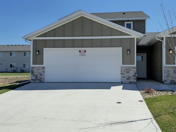 9201 W Ark Pl, Sioux Falls, SD 57106