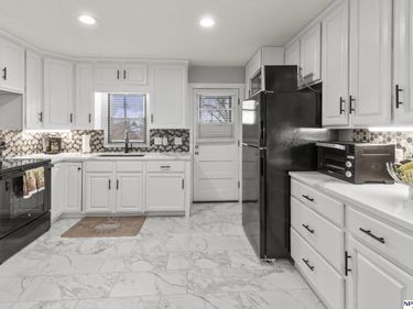 5902 S 50th Street, Omaha, NE 68117