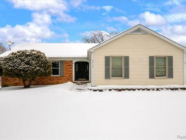 9416 Wildwood Lake Drive, Northfield Twp, MI 48189