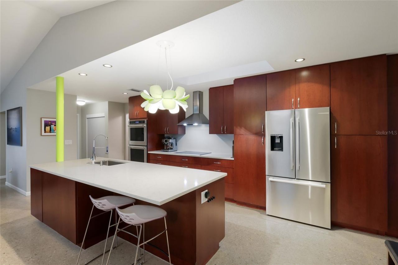 428 Sapphire Drive, Sarasota, FL 34234 Photo