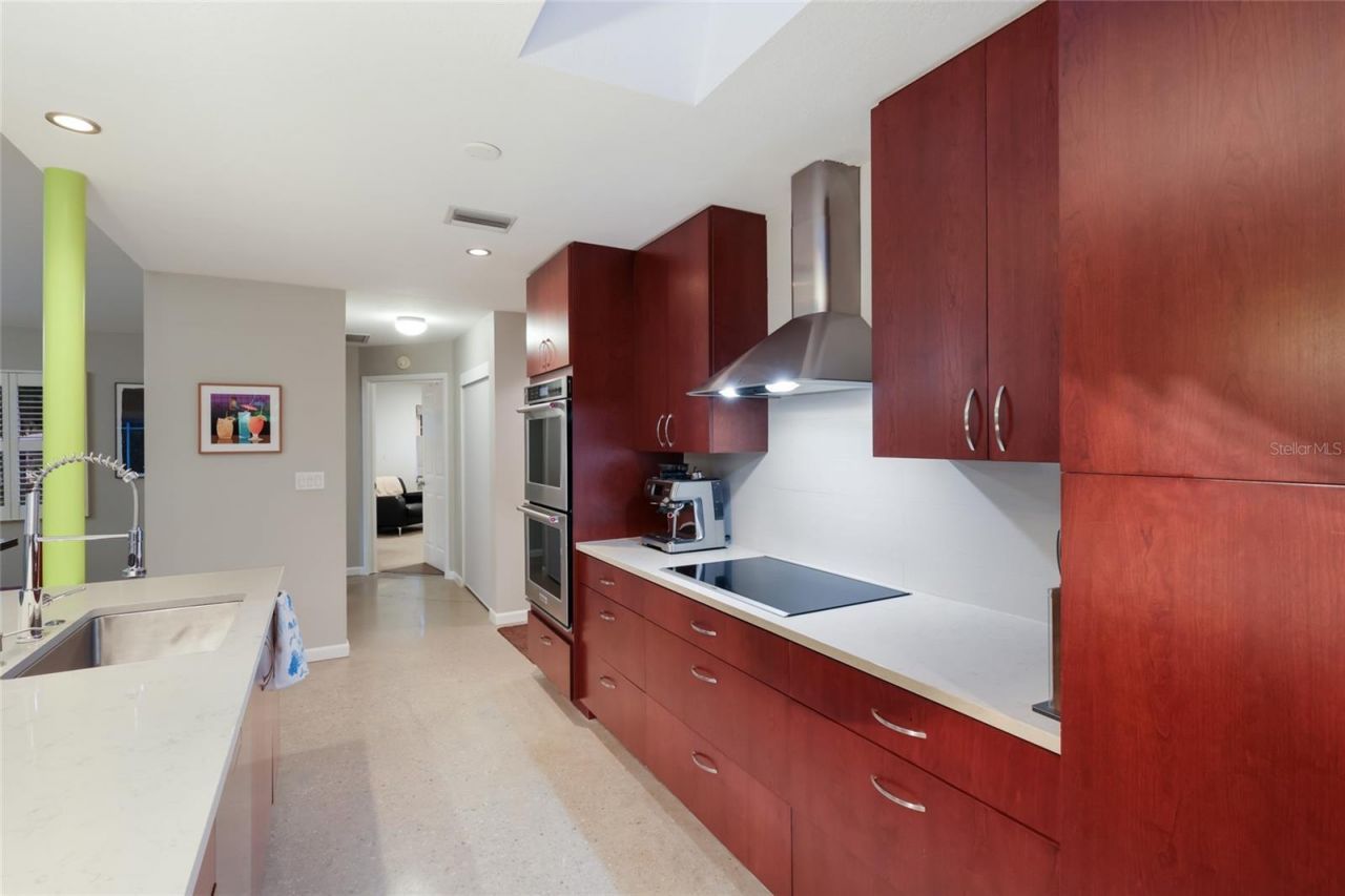 428 Sapphire Drive, Sarasota, FL 34234 Photo