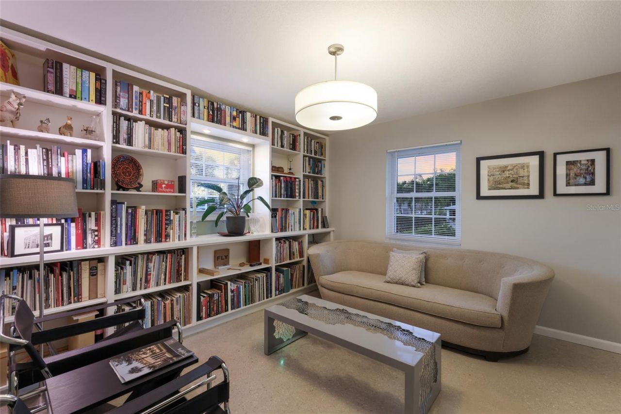 428 Sapphire Drive, Sarasota, FL 34234 Photo