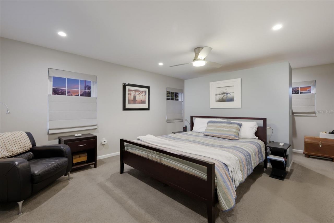 428 Sapphire Drive, Sarasota, FL 34234 Photo