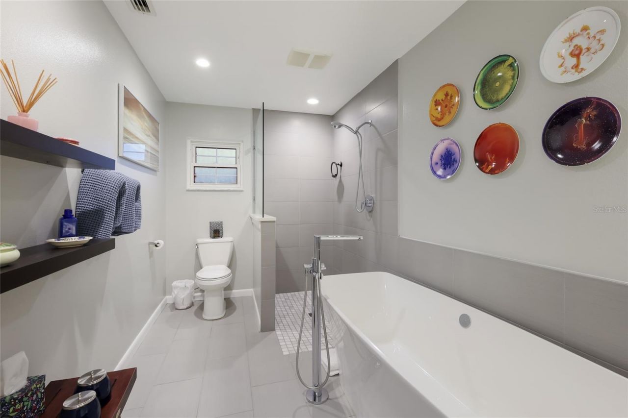 428 Sapphire Drive, Sarasota, FL 34234 Photo