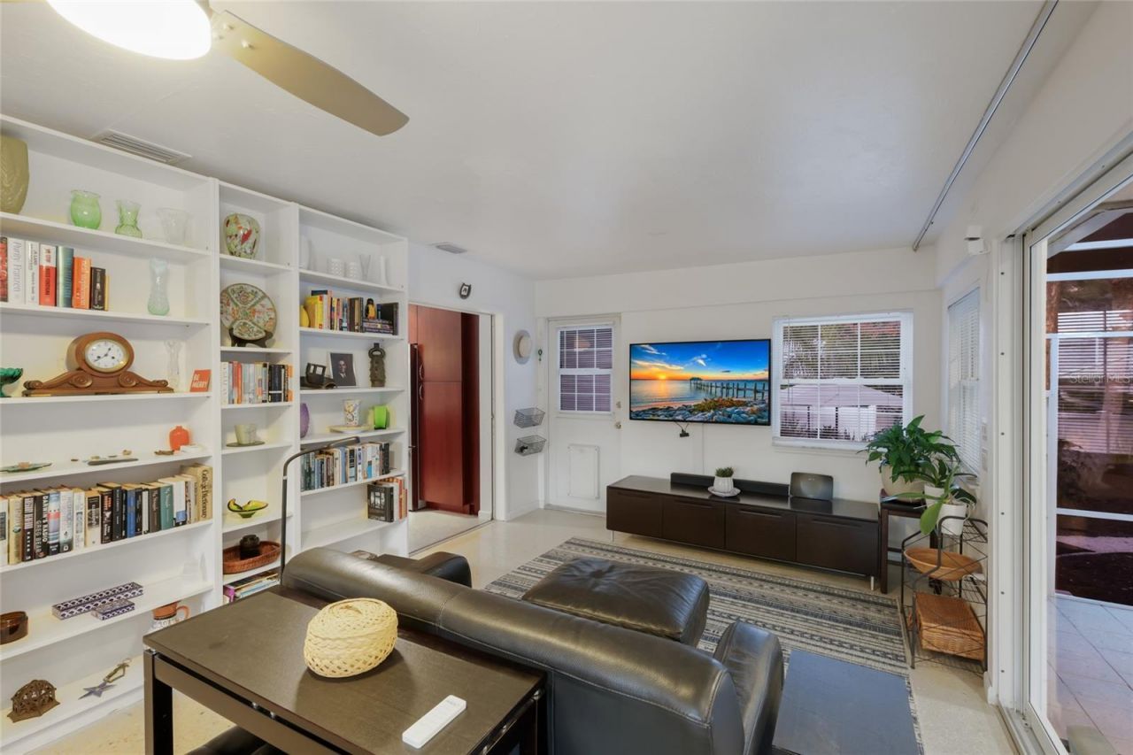 428 Sapphire Drive, Sarasota, FL 34234 Photo