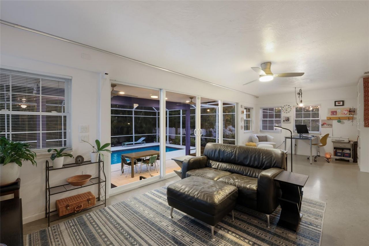 428 Sapphire Drive, Sarasota, FL 34234 Photo