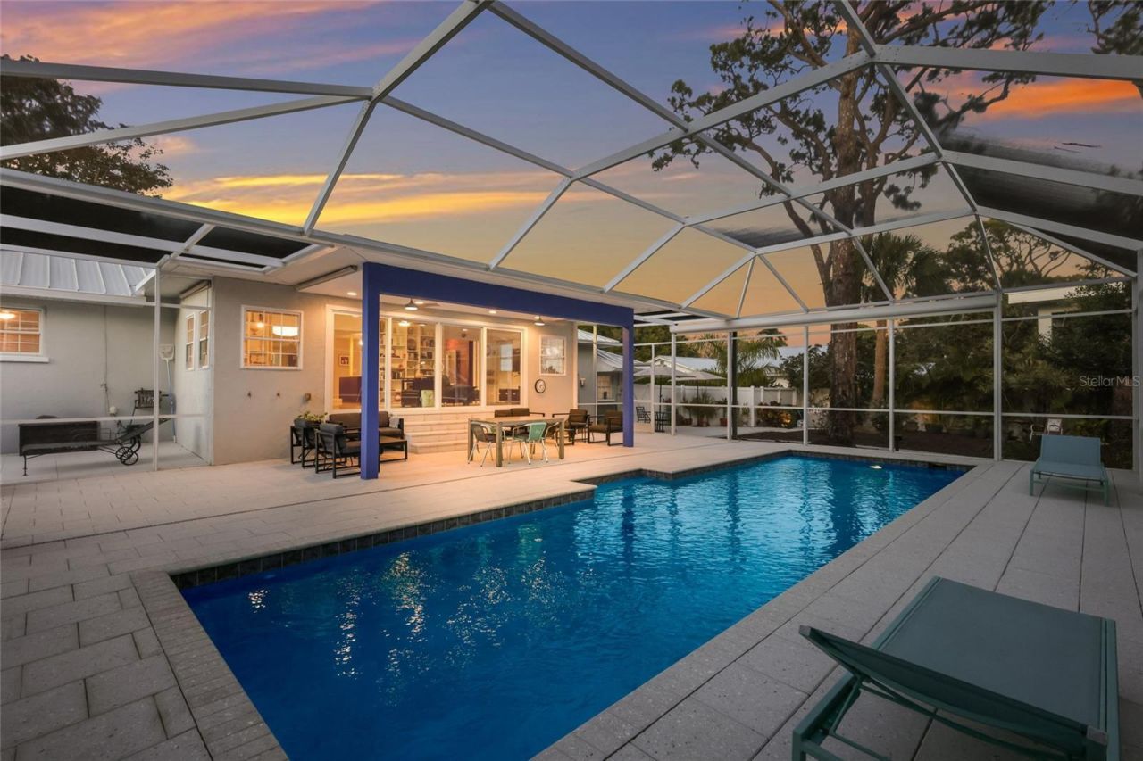 428 Sapphire Drive, Sarasota, FL 34234 Photo