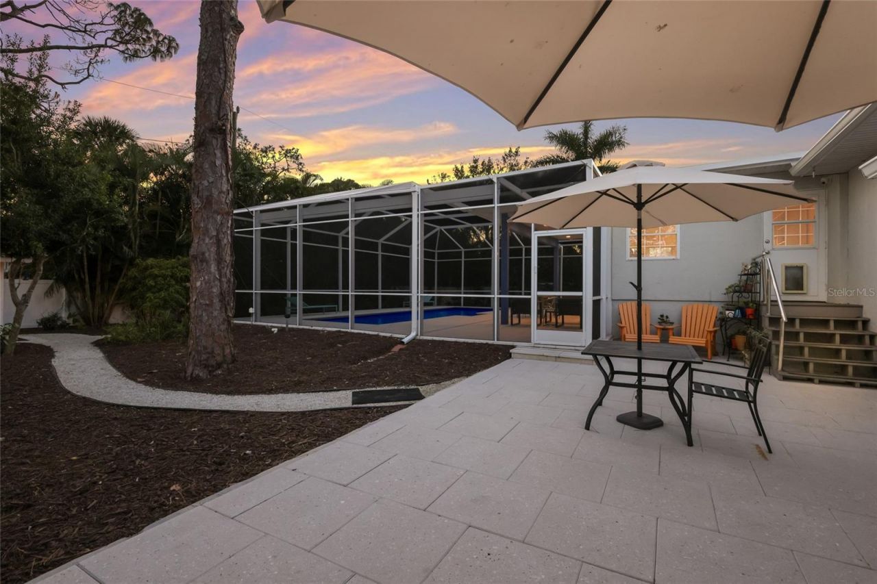 428 Sapphire Drive, Sarasota, FL 34234 Photo