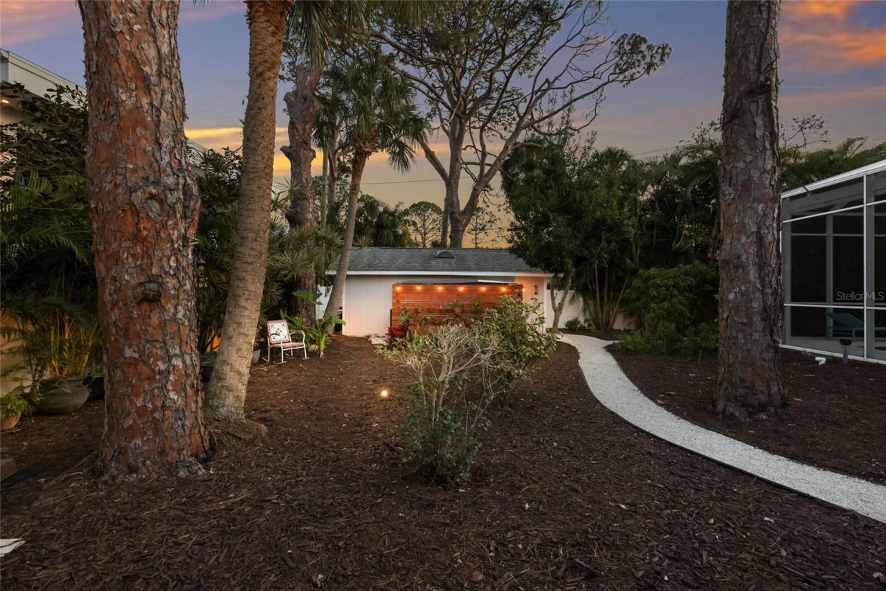 428 Sapphire Drive, Sarasota, FL 34234 Photo