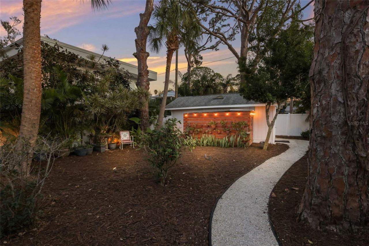 428 Sapphire Drive, Sarasota, FL 34234 Photo