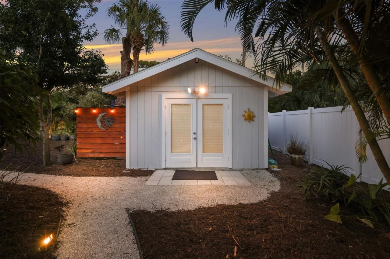 428 Sapphire Drive, Sarasota, FL 34234 Photo