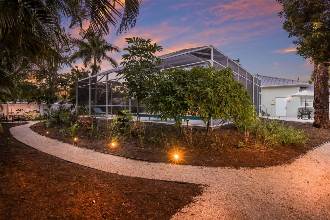 428 Sapphire Drive, Sarasota, FL 34234 Photo