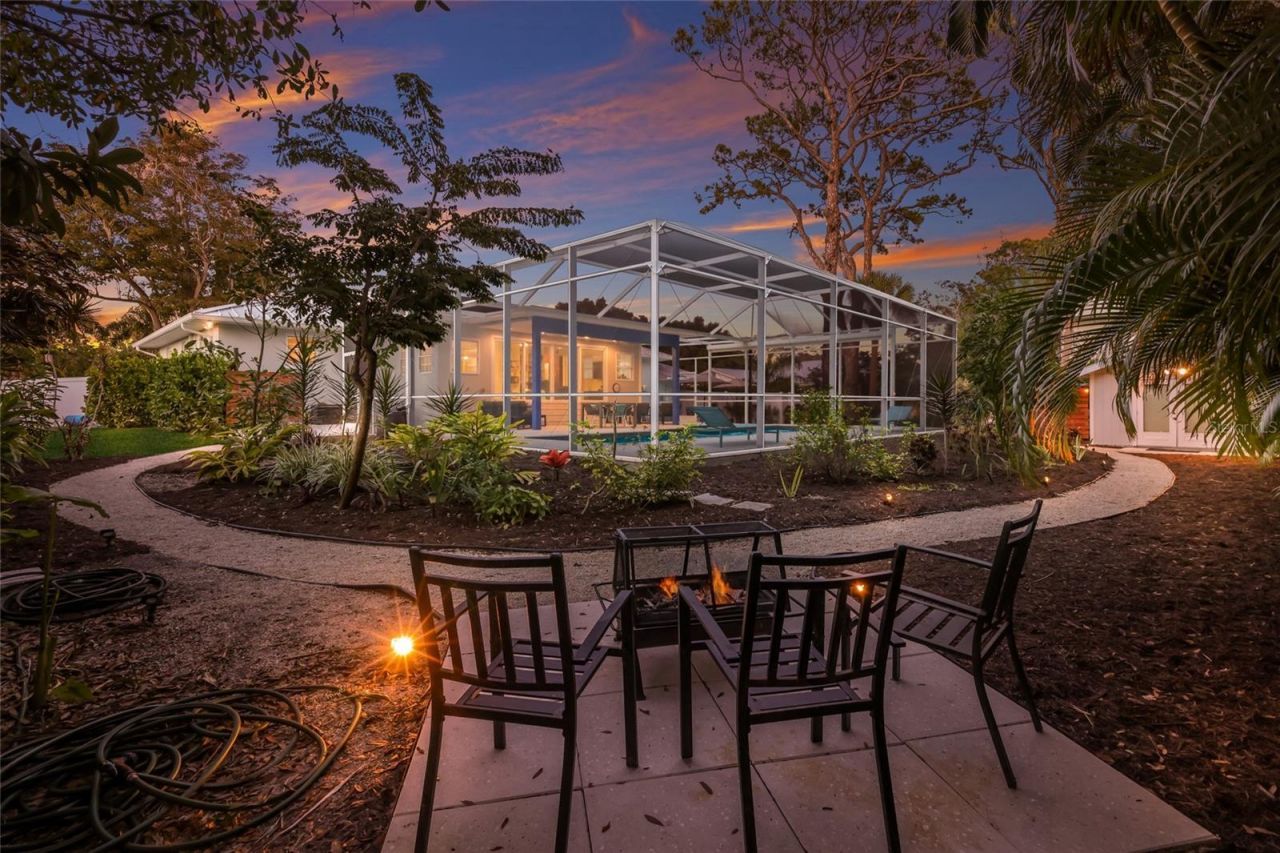 428 Sapphire Drive, Sarasota, FL 34234 Photo