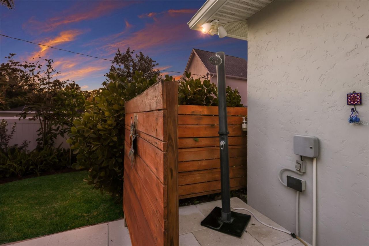 428 Sapphire Drive, Sarasota, FL 34234 Photo