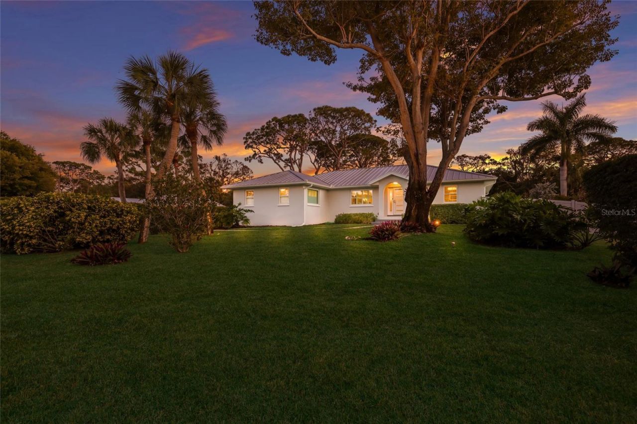 428 Sapphire Drive, Sarasota, FL 34234 Photo