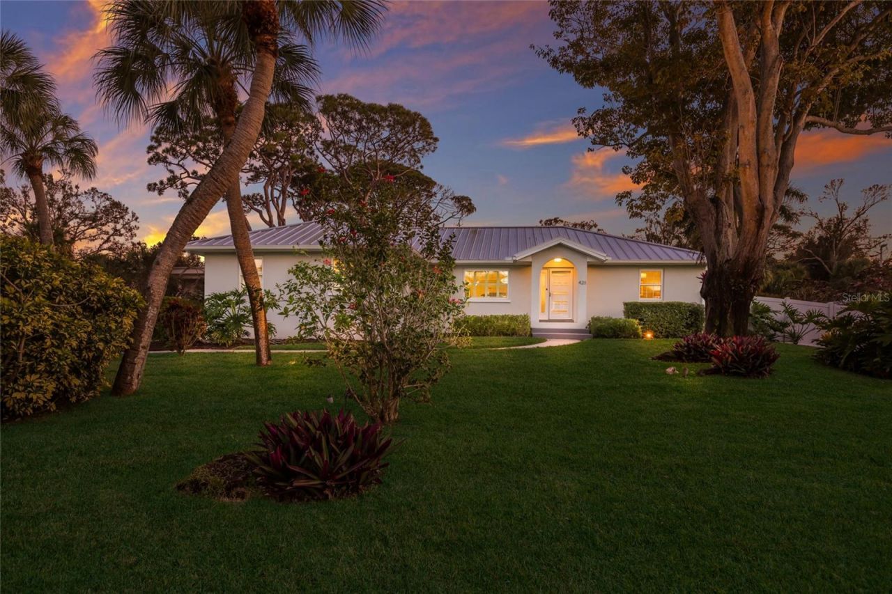 428 Sapphire Drive, Sarasota, FL 34234 Photo