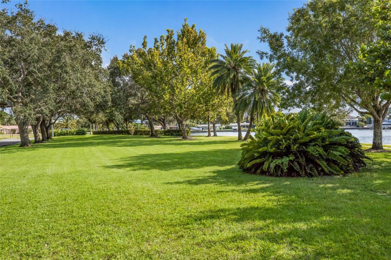 428 Sapphire Drive, Sarasota, FL 34234 Photo