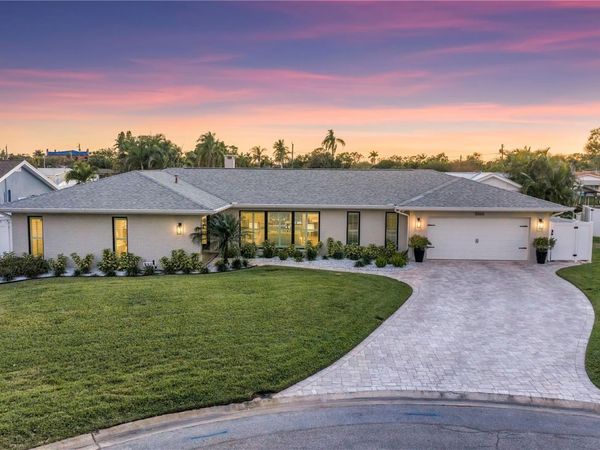 5166 HORSESHOE PLACE NE, ST PETERSBURG, FL 33703