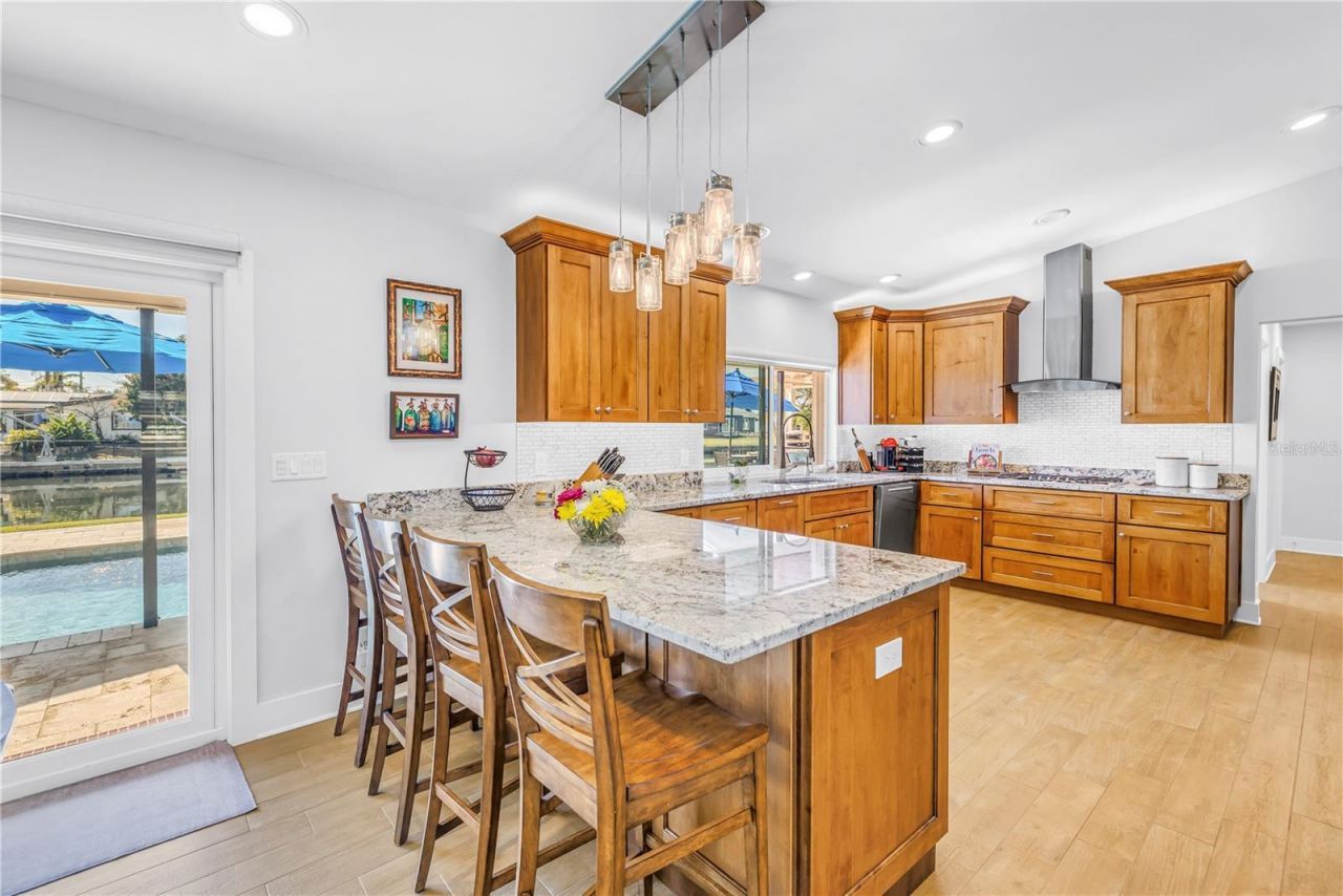 5166 Horseshoe Place Ne, Saint Petersburg, FL 33703 Photo