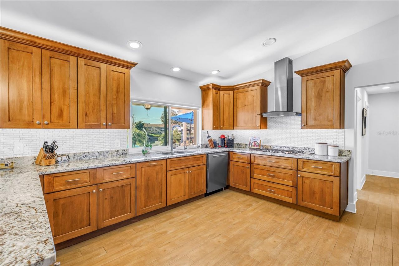 5166 Horseshoe Place Ne, Saint Petersburg, FL 33703 Photo