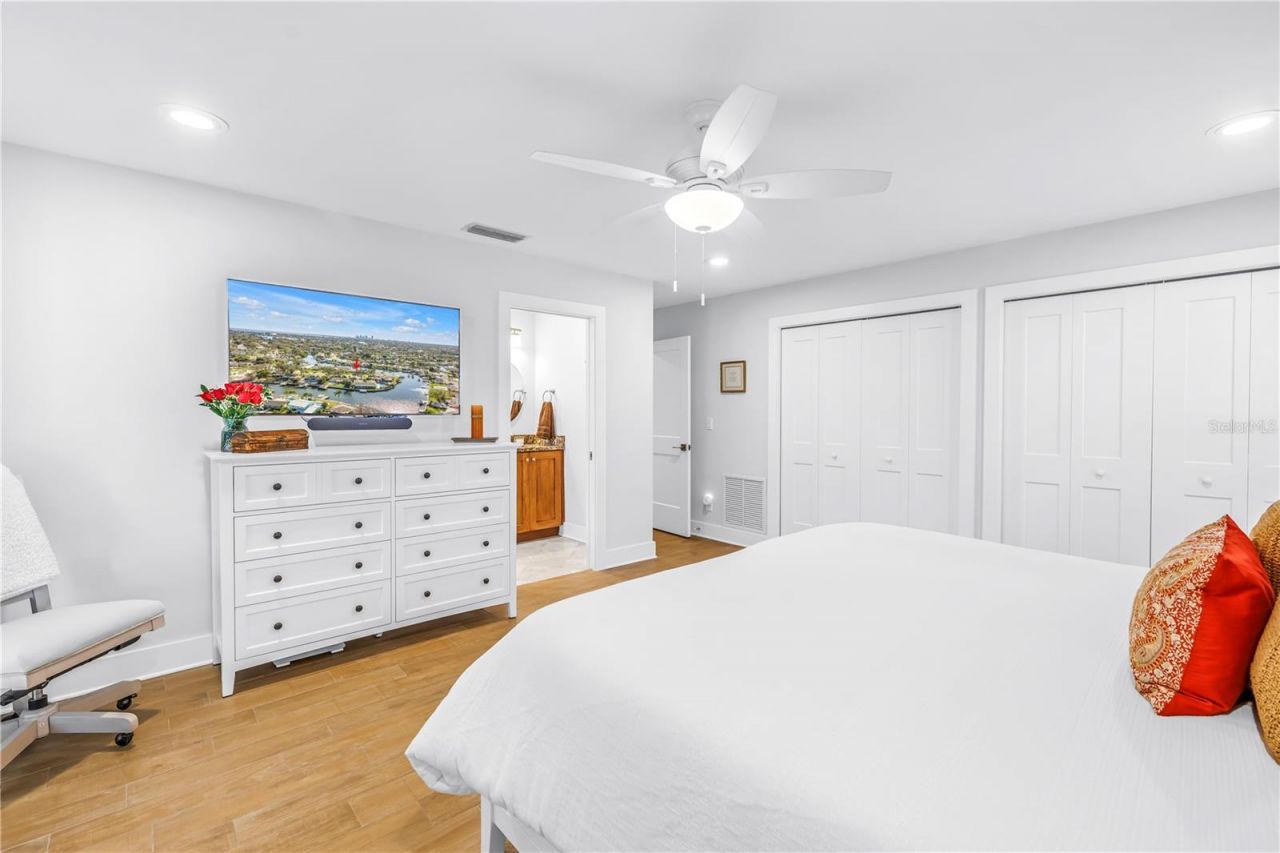 5166 Horseshoe Place Ne, Saint Petersburg, FL 33703 Photo