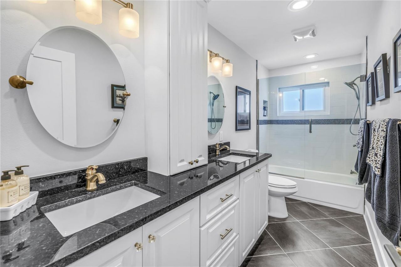 5166 Horseshoe Place Ne, Saint Petersburg, FL 33703 Photo