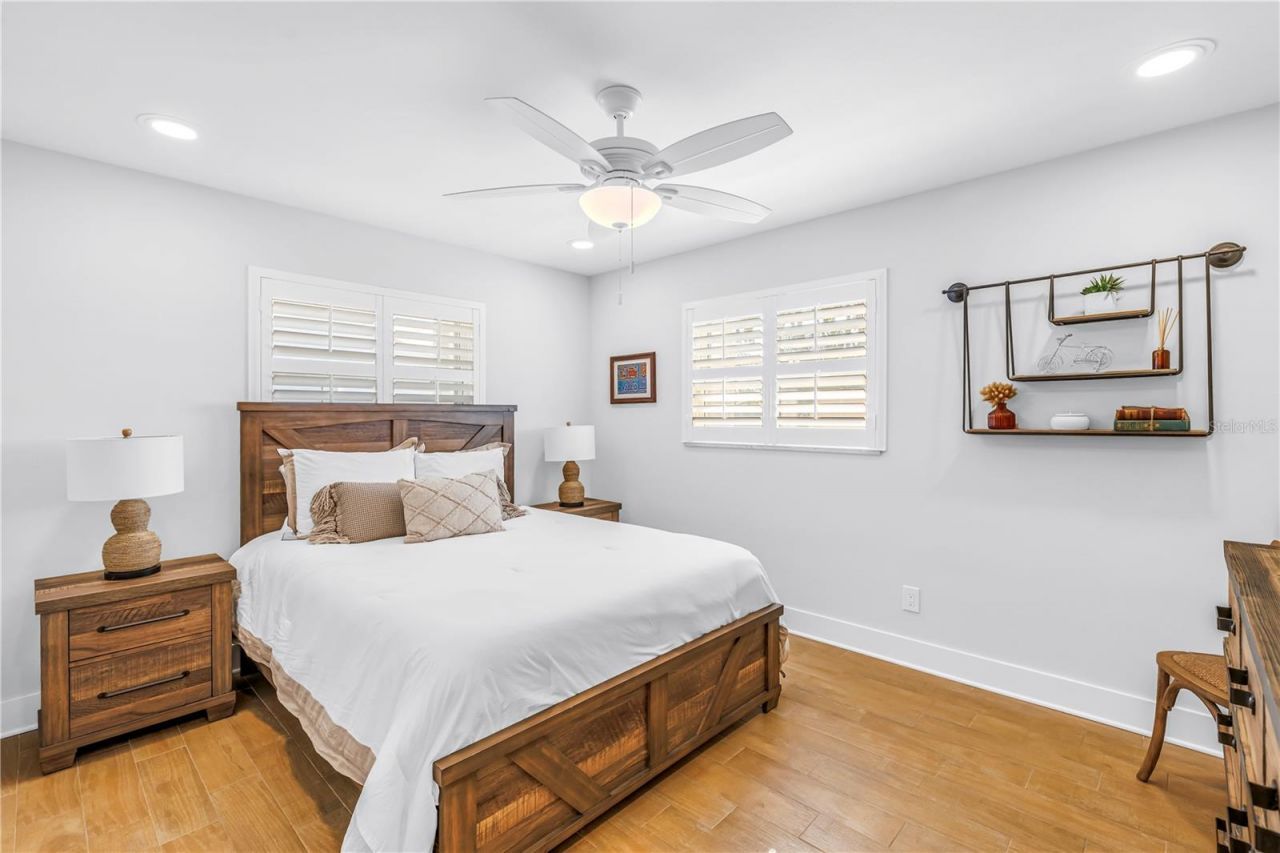 5166 Horseshoe Place Ne, Saint Petersburg, FL 33703 Photo