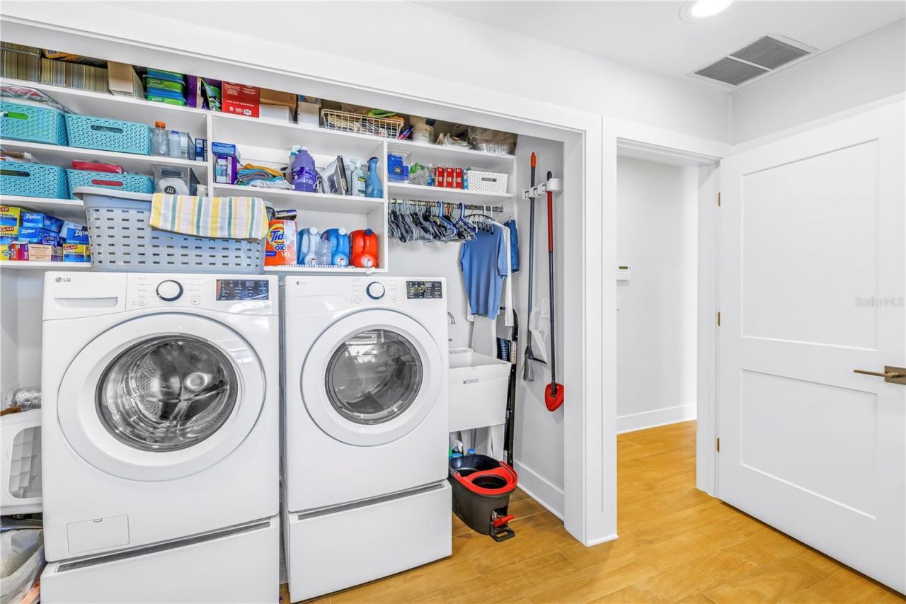 5166 Horseshoe Place Ne, Saint Petersburg, FL 33703 Photo