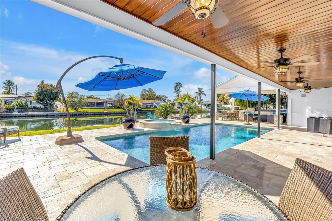 5166 Horseshoe Place Ne, Saint Petersburg, FL 33703 Photo