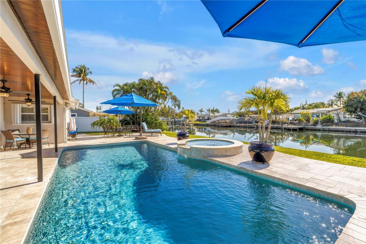 5166 Horseshoe Place Ne, Saint Petersburg, FL 33703 Photo