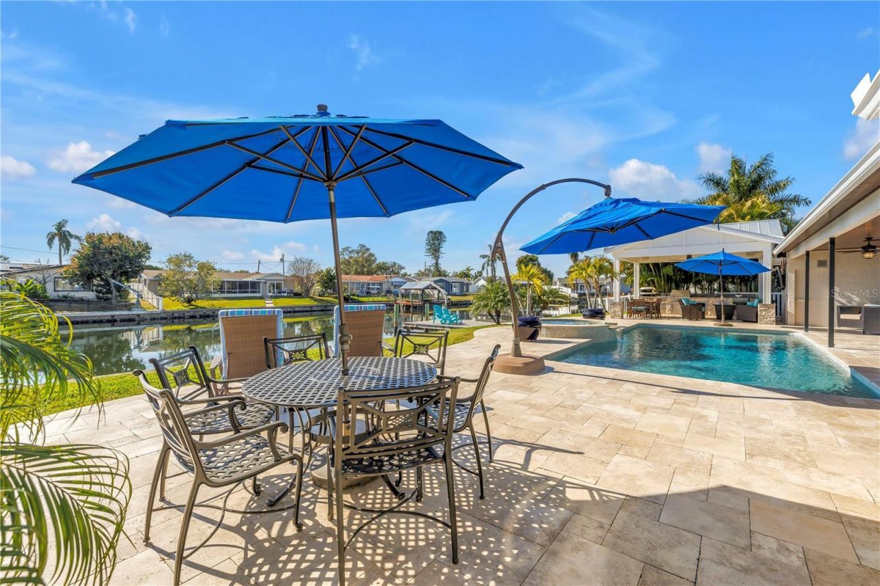 5166 Horseshoe Place Ne, Saint Petersburg, FL 33703 Photo